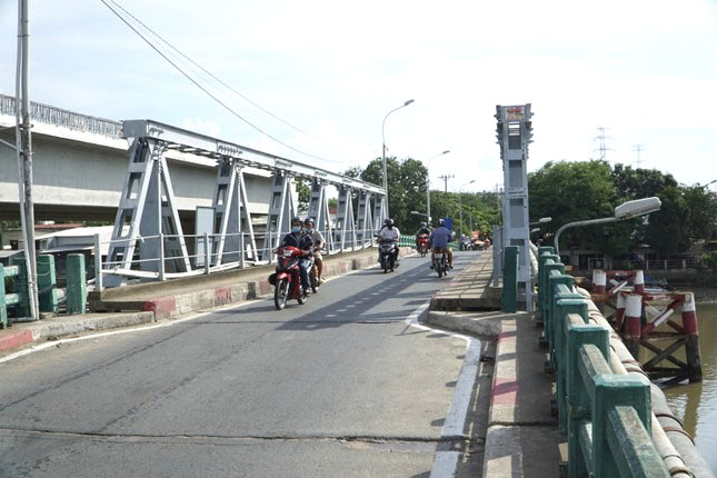 Dự án cầu Phước Long mới được kỳ vọng sẽ góp phần giải quyết tình trạng ùn ứ giao thông tại khu vực, tăng cường kết nối giữa quận 7 và huyện Nhà Bè.